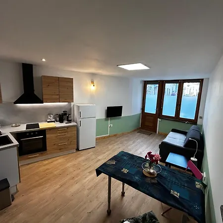 Les Rosiers Apartment *