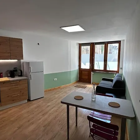 アパート Les Rosiers キヤン